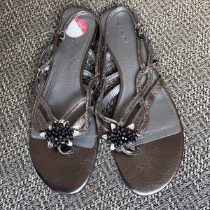Tahari Kelsey Metallic Beaded Thong Sandal 8.5